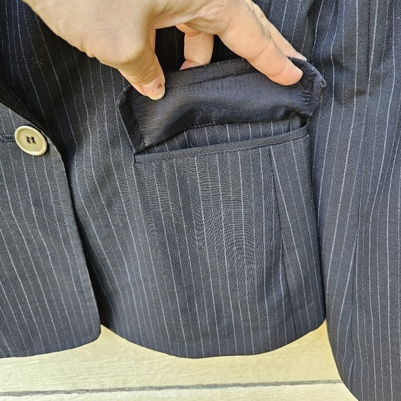 Club Monaco black pinstripe wool-blend single button blazer size 4 - Picture 4 of 7